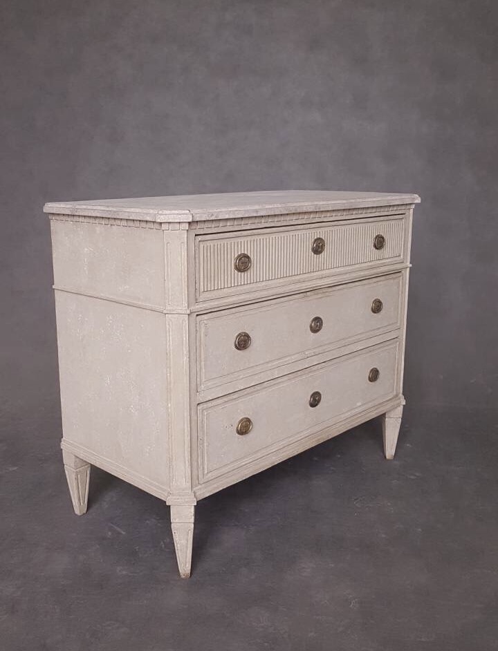 Gustavian chest of drawers M-012418