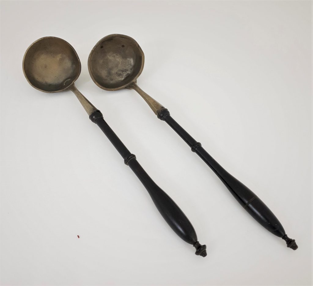 A pair of antique ladles D-00319